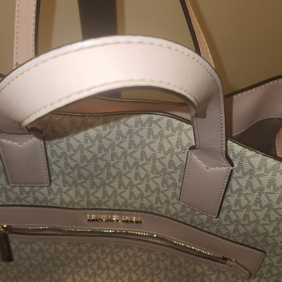Michael Kors Kenly Tote - Picture 14 of 16